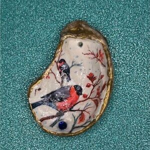 Handcrafted Bird Decor with Gold shell ornament